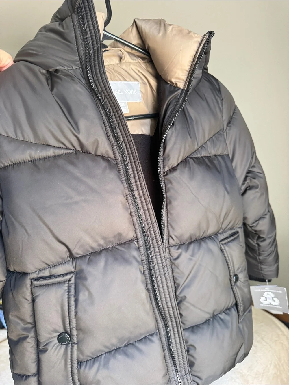 Michael Kors Kids Hooded Puffer Jacket in Black with Tan Lining. Size 5/6